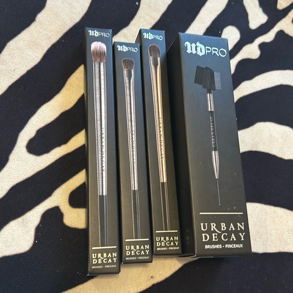 Pro Makeup brushes bundle. Vegan!